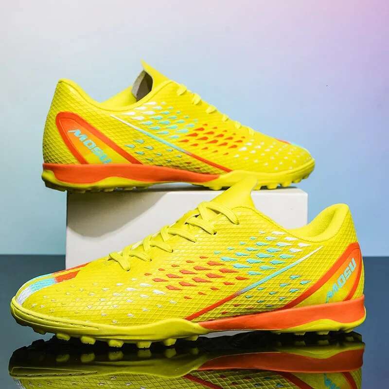Men Football Breathable Indoor Training Soccer Shoes Futsal Long Spikes Ultralight Non-Slip Outdoor Sport Cleats Grass