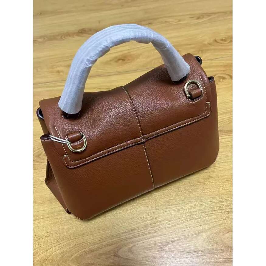 2025 French Genuine Leather Smile Mokiki Pleated Design, Single Shoulder Large Capacity Commuting Carrying Crossbody Bag