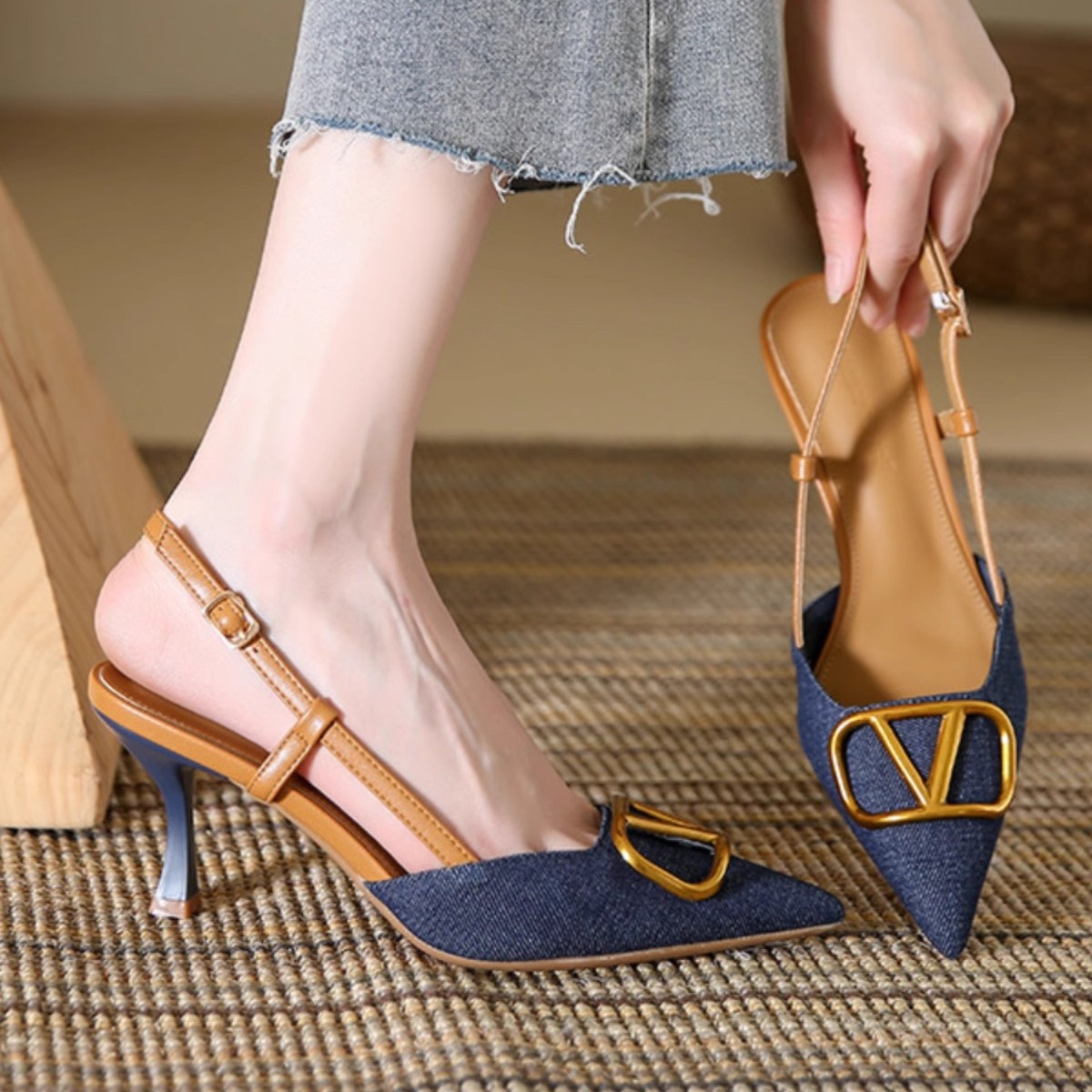 2025 free shipping designer sandals women slippers slides womens blue denim indoor outdoor sports runner running shoe trainers sneakers 2025