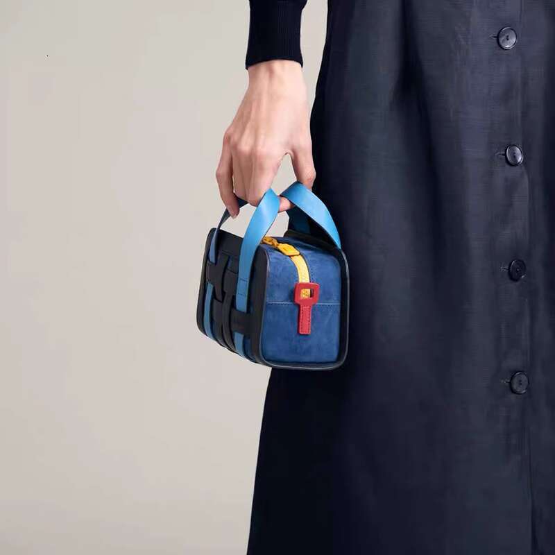 A Niche Summer Single Shoulder Diagonal Fence Woven Bag
