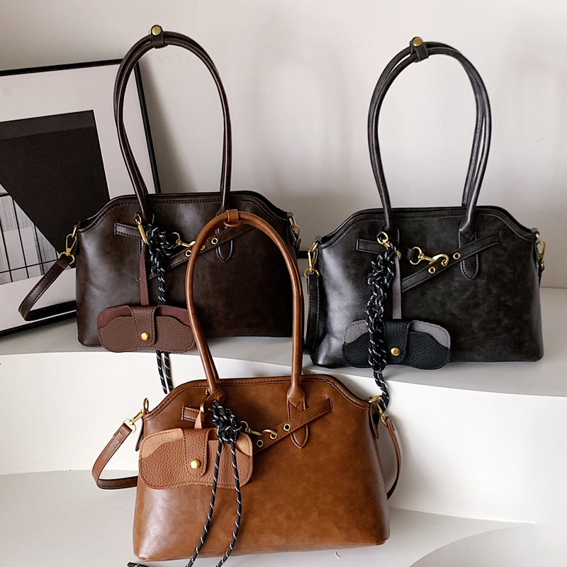 2025S Designer Women S Bag French Minimalist Single Shoulder Women S With Versatile Texture Underarm Briefcase Niche Design Hand Held Shell Bag