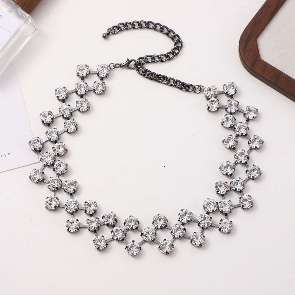 Dia studded temperament, personality, large beads, short collarbone chain, hot Baroque bead pendant, necklace, necklace accessory