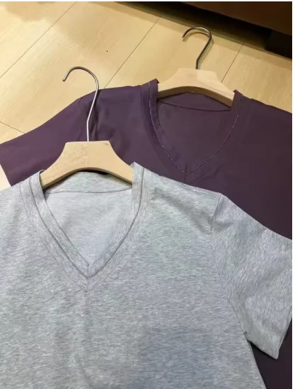 Casual solid color womens Vneck short sleeved cotton Tshirt 250407