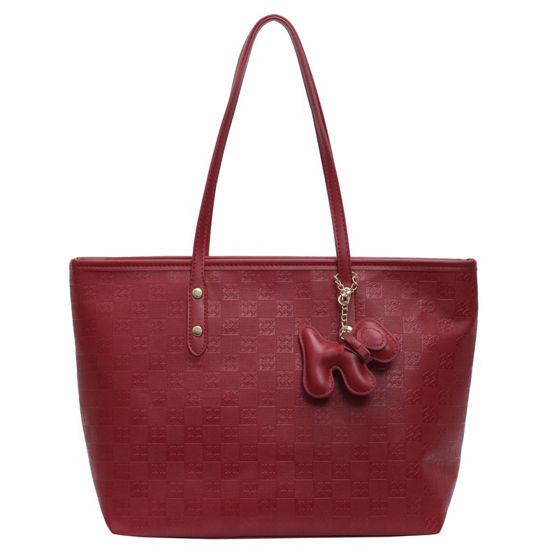 2025S Designer Women S Bag Large Capacity For Women New Fashionable Tote Autumn Versatile Class Commuting Contrasting Single Shoulder Bag