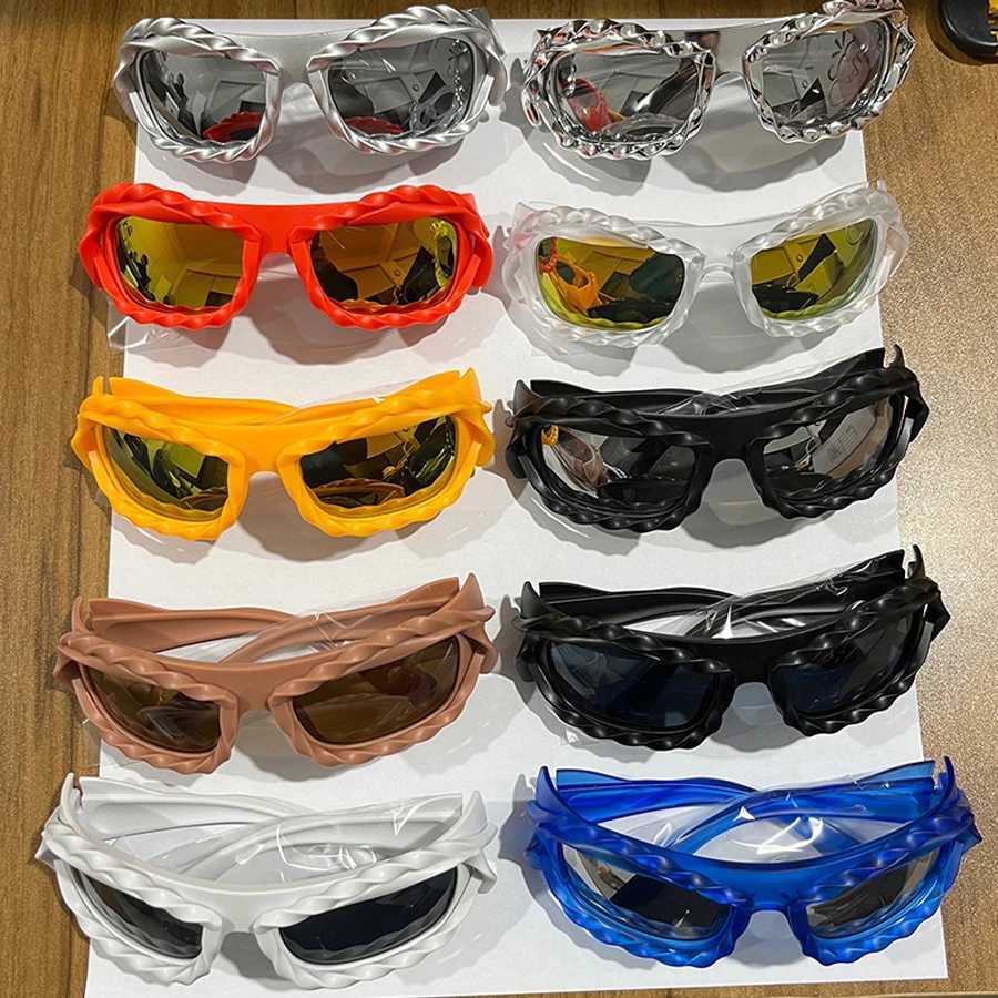 Unique Hip Hop Y2K Sunglasses For Women Men New Sports Twisted Sun Glasses Female Party Shades Silver Retro 2000s EyewearC250411