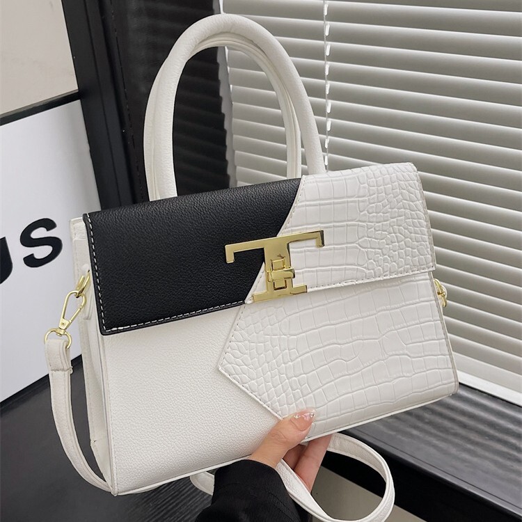 2025S Designer Women S Bag Color Blocked Handbag New Trend Spring Fashion Single Shoulder Crossbody Women S Casual Commuting Small Square Bag