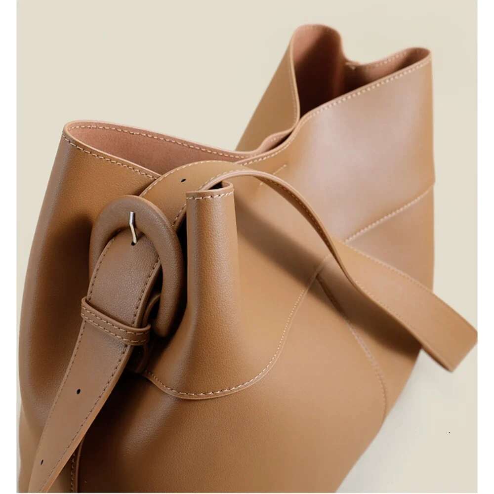 New Winter Large Capacity Camel Beige Color Travel Tote Glossy Cow Leather Women Single Shoulder Bag Adjustable Handbag