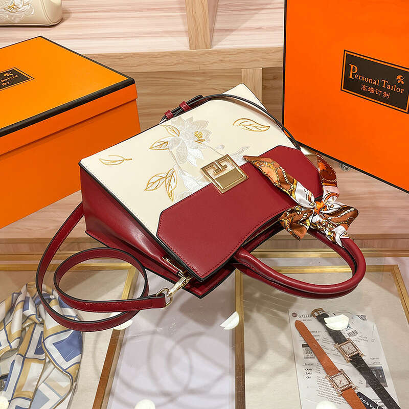 Designer Bag Wedding Handbag For Women New Luxury Large Capacity Embroidered Lotus Mom S