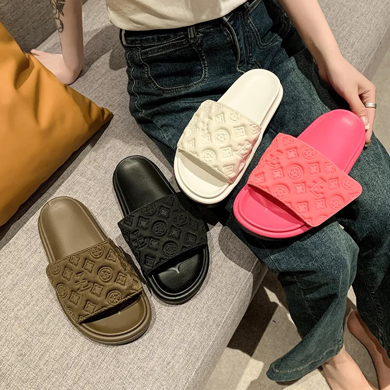 Designer slippers free shipping 2025 new fashionable thick soled Velcro one-piece slippers indoor for women indoor outdoor