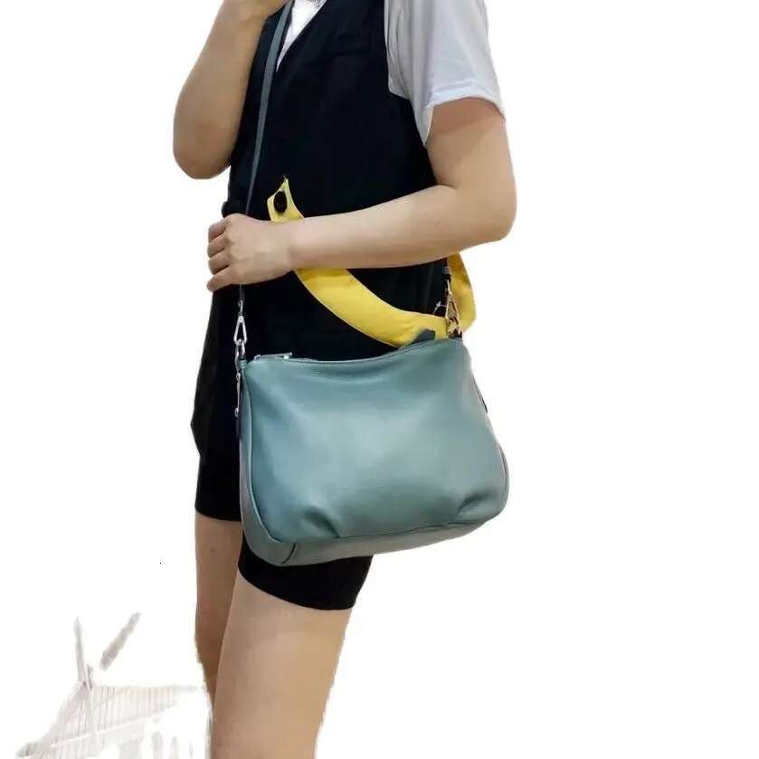 Genuine Large Capacity Soft Leather Mom New Commuter Shoulder Crossbody Women's Bag