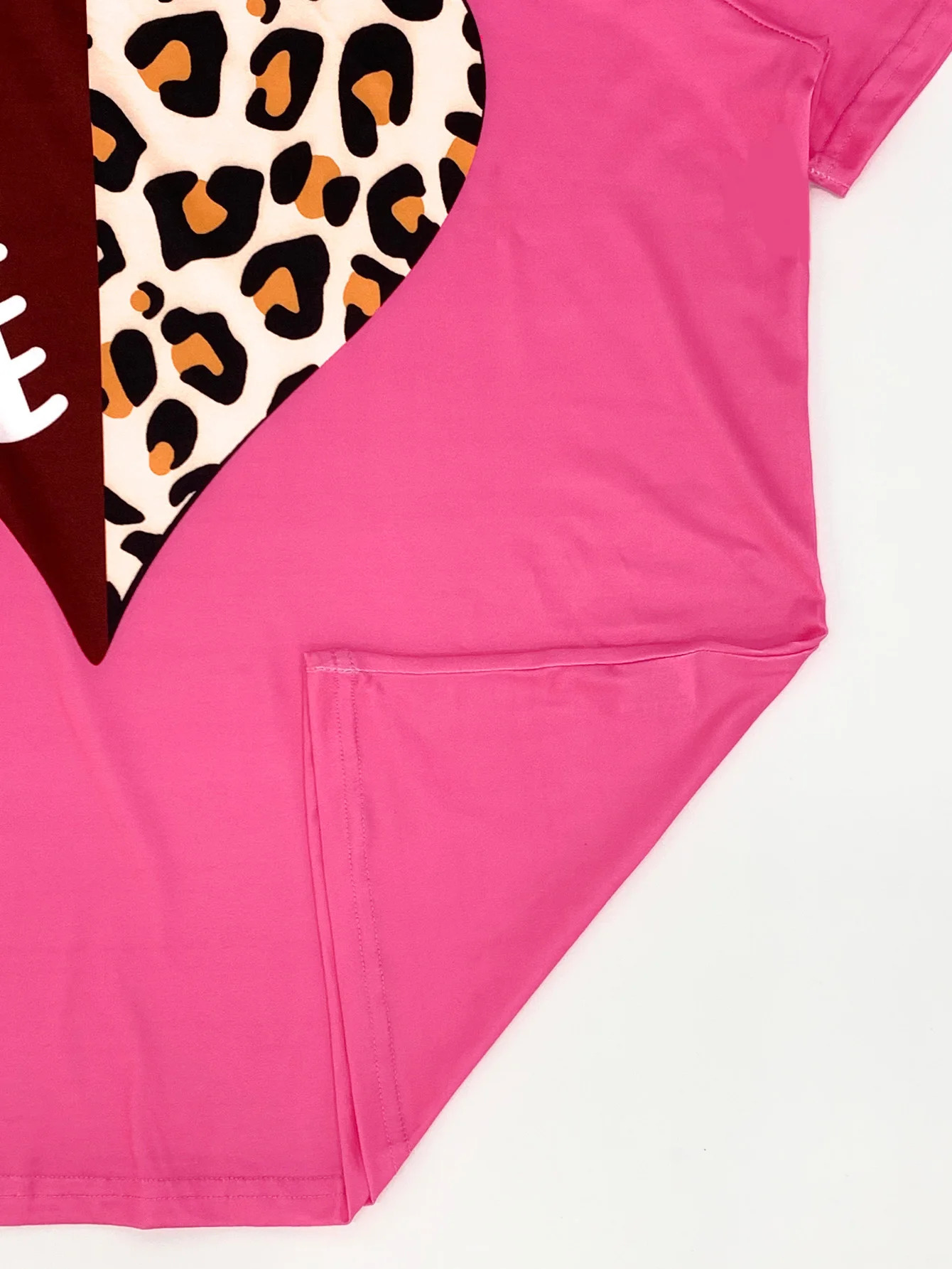 Plus size womens round neck floral Tshirt with love and leopard print elegant casual knitted fabric 250407