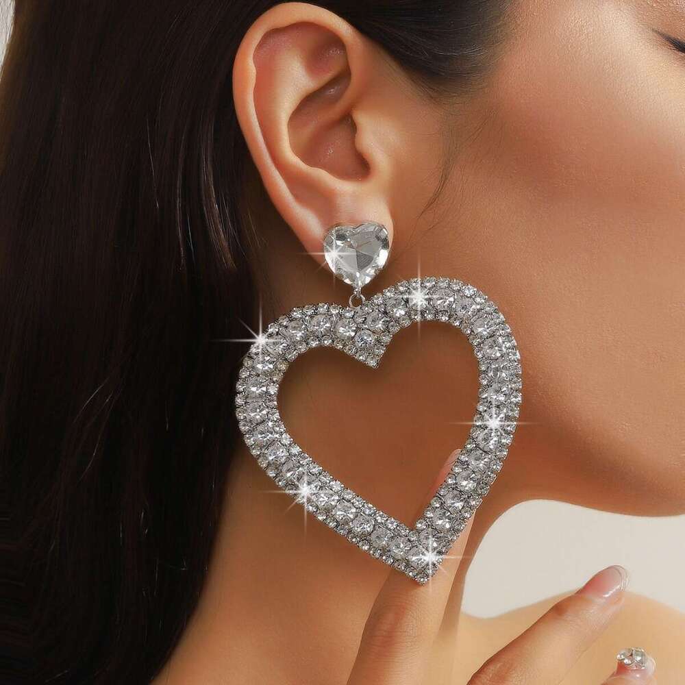 Exaggerated high-end feeg, big three drainage dia, welded claw chain, personality exaggerated peach heart water dia earrings