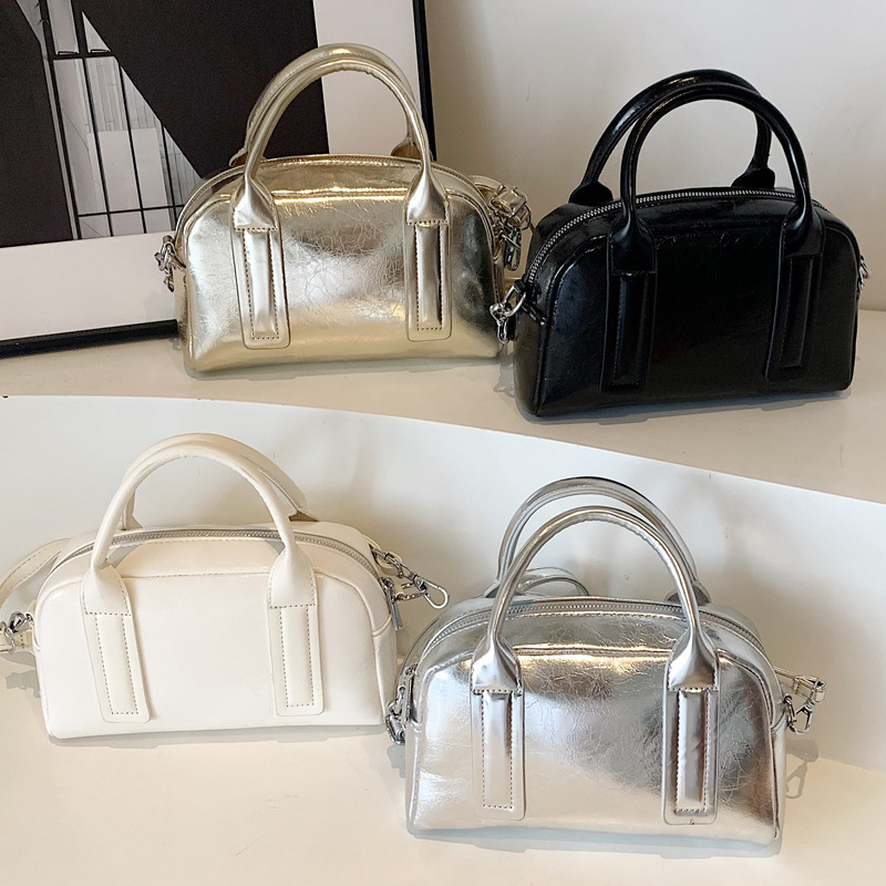2025S Designer Women S Bag Small Niche Design Bowling For Women New Boston Fashion Handheld Shiny Commuting Crossbody Bag