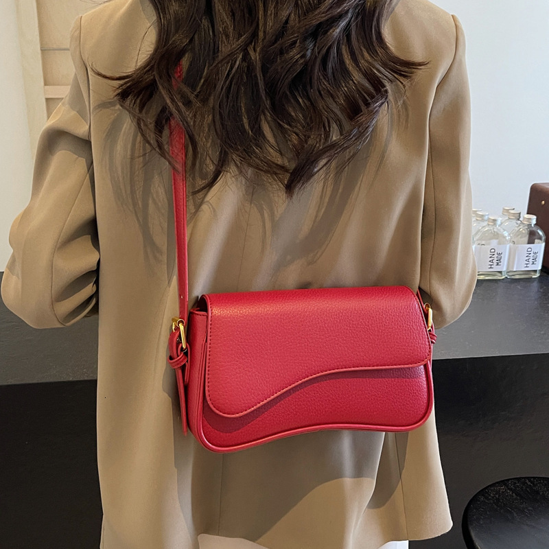 2025S Designer Women s Bag New Flip Fashion Simple Style Armpit Small Square Bag Mini Handbag High end Texture Crossbody Bag Outdoor Casual Handbag Sa