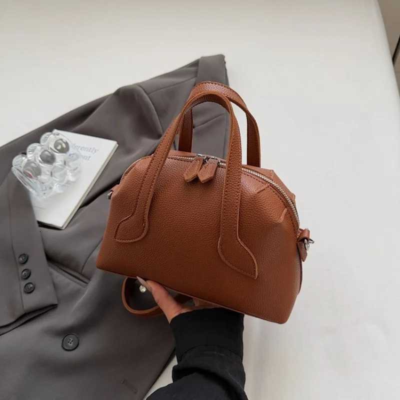 Luxury Brand Leather Womens Handbag Fashionable Elegant Popular Classic Designer Daily Vintage Trendy Commuter BagW251106
