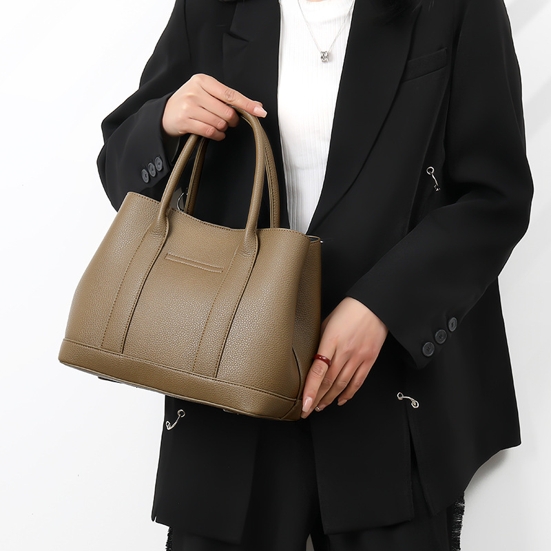 2025 New Handbag Women's Retro Fashion Large Capacity Tote Bag Middle-aged Mom Commuting Single Shoulder Crossbody Bag
