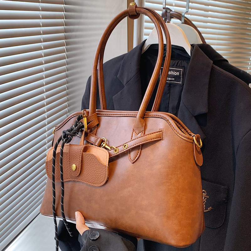 2025S Designer Women S Bag French Minimalist Single Shoulder Women S With Versatile Texture Underarm Briefcase Niche Design Hand Held Shell Bag