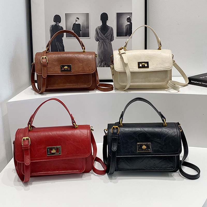 2025S Designer Women S Bag Underarm For Women New Autumn Winter Versatile Chain Crossbody Bag High End And Portable Small Square Bag