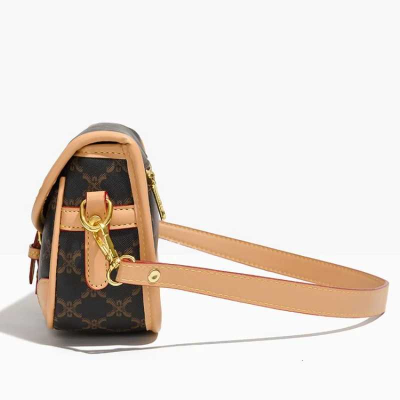 Ladies Messenger Bag Crafted From Premium Leather Boasting Casual Vintage And High-End Lasting LookW251107