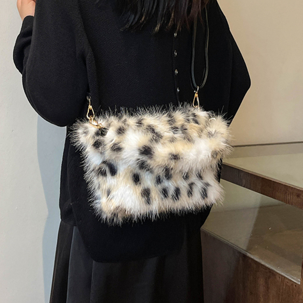 2025S Designer Women S Bag For Women New Trendy Autumn Handbag Cute Plush Internet Celebrity Versatile Leopard Pattern Crossbody Small Square Bag