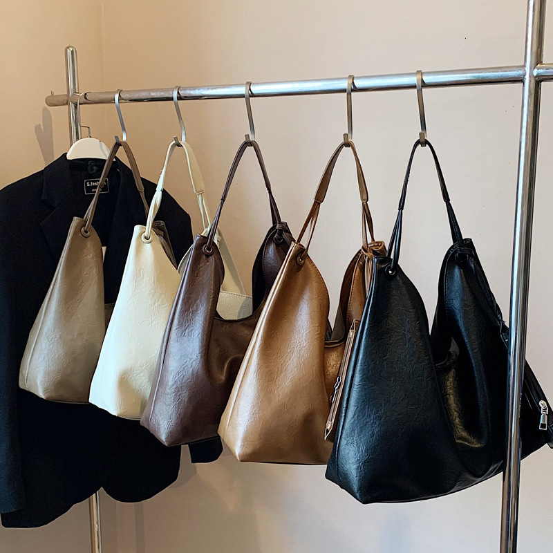 2025S Designer Women S Bag New Large Capacity Bucket Fashionable And Versatile Casual Commuting Tote Bag Niche Single Shoulder Armpit Bag