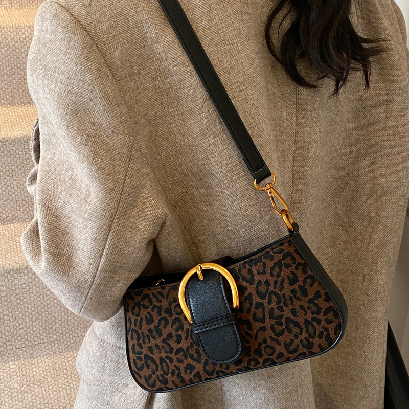 2025S Designer Women S Bag Autumn And Winter Leopard Print Armpit For Women New High End Niche Fashion Commuting Shoulder Crossbody Bag