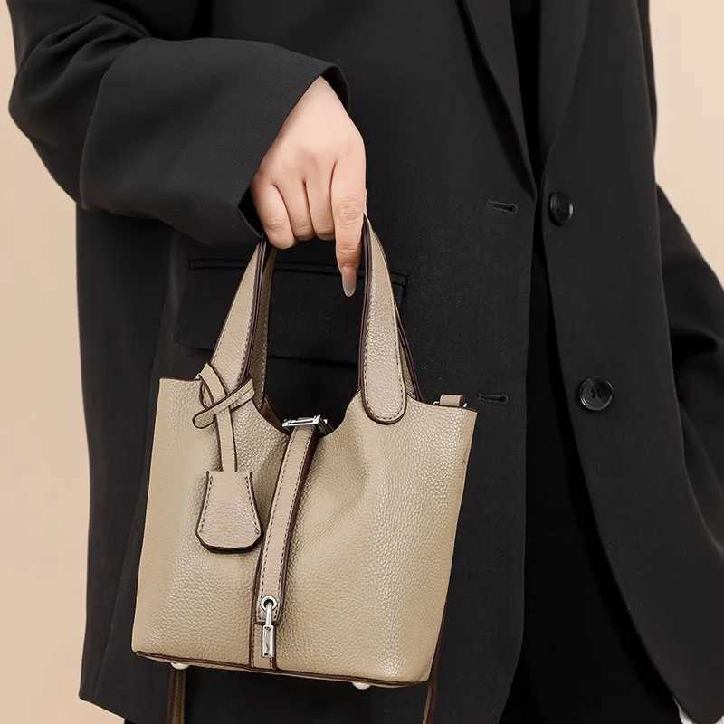 Womens Fashionable Leather Messenger Bag With Strap - Luxury Brand Elegant Crossbody Shoulder Bag HandbagsW251107