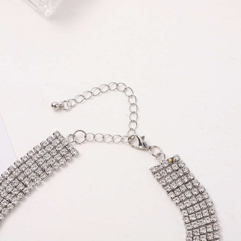 Exquisite sier necklace with multiple layers of dias, personalized temperament, hot collarbone chain, high-end feeg, dinner party accessories