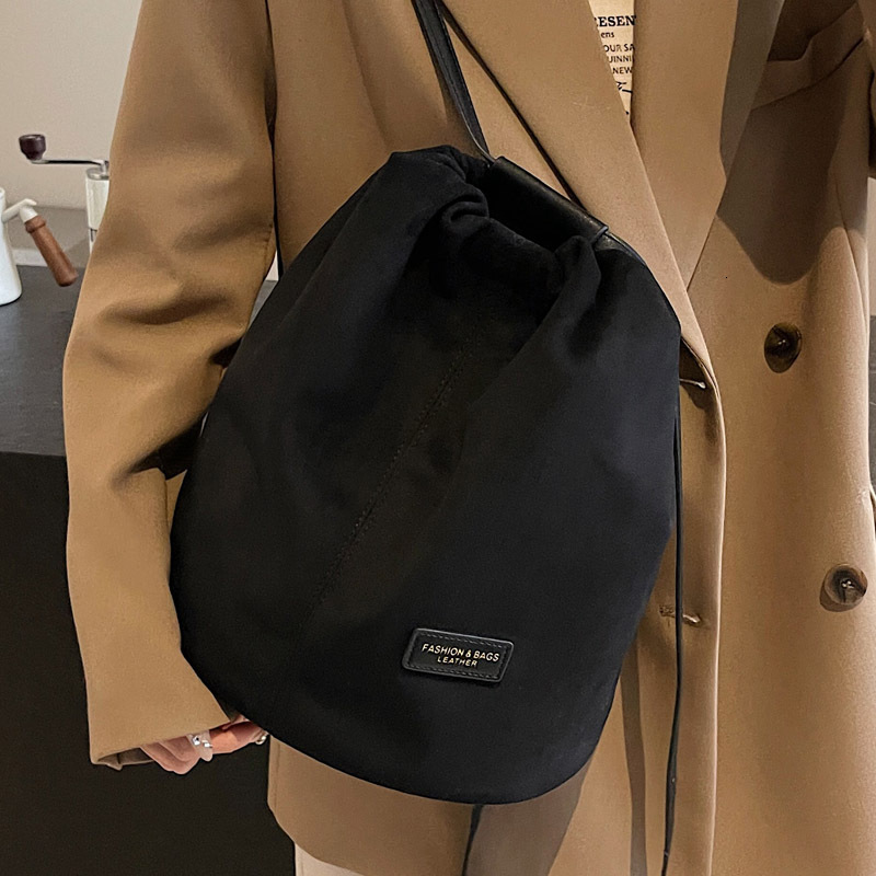 2025S Designer Women S Bag Korean Niche Bucket Bag Lightweight Commuting Drawstring Backpack Versatile Simple Design Large Capacity Casual Backpack