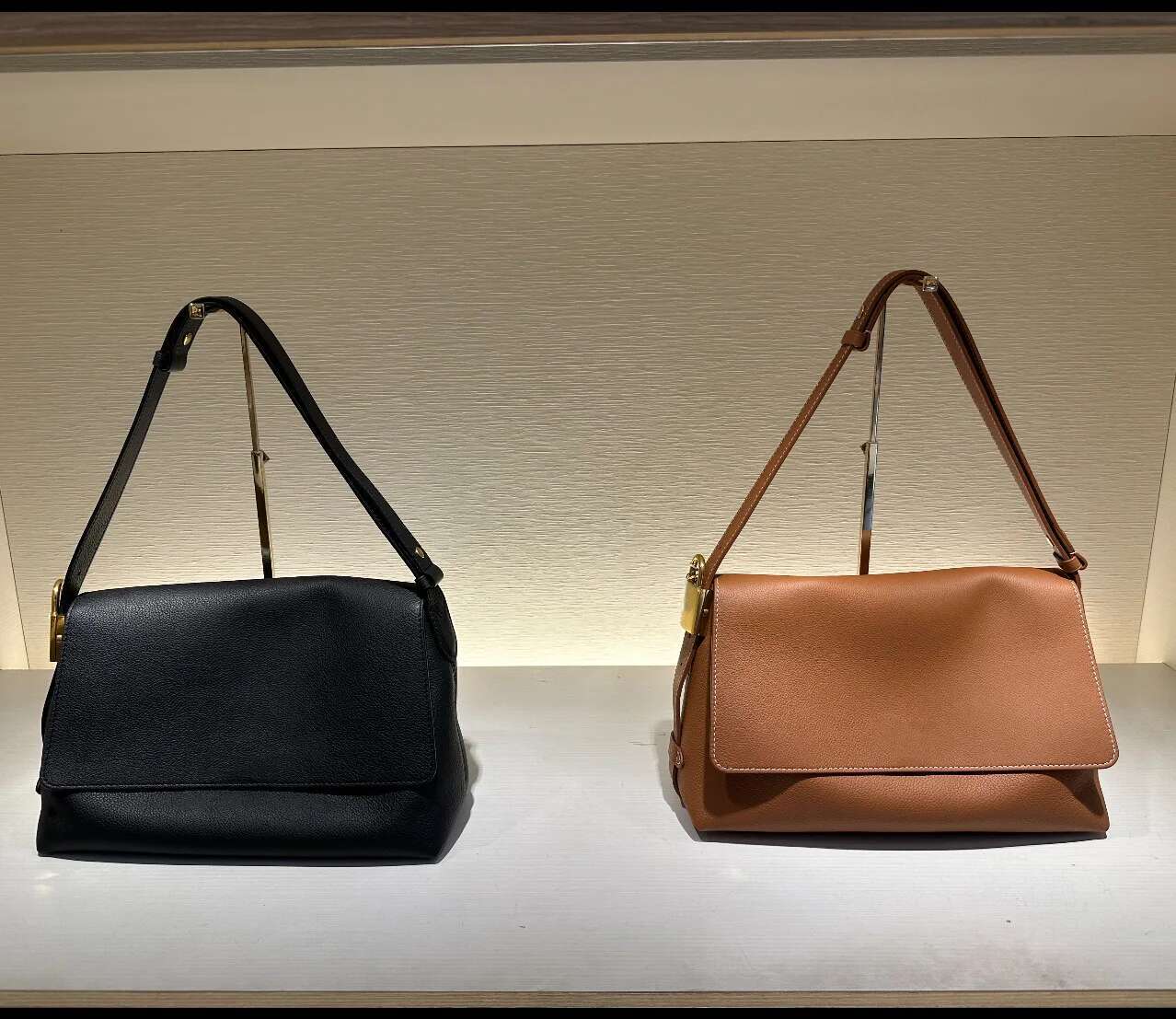 2025 New Messenger Genuine Leather Flip Simple And Fashionable Lock High End Single Shoulder Crossbody Women Bag