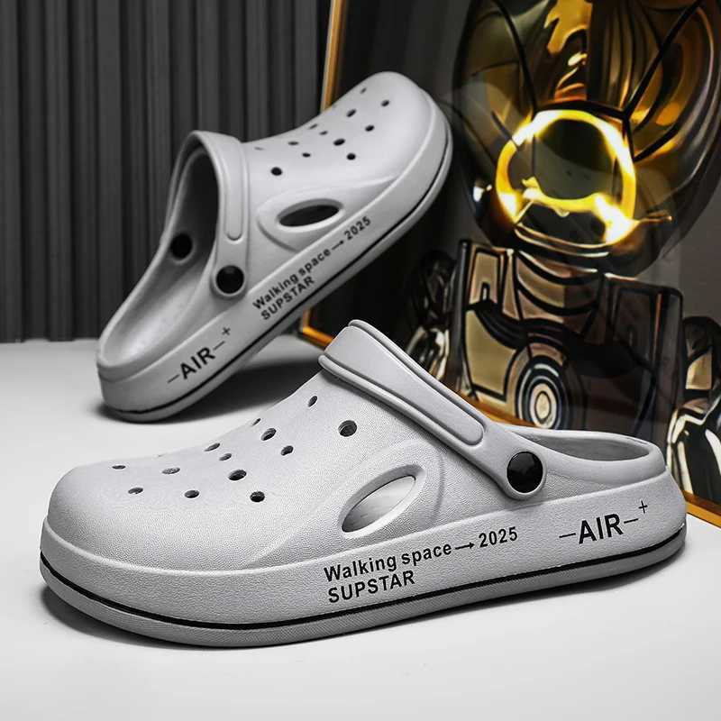 Summer new mens slippers wearing beach hole shoes outdoor garden shoes chef shoes toe shoes casual and fashionable sandals M250407
