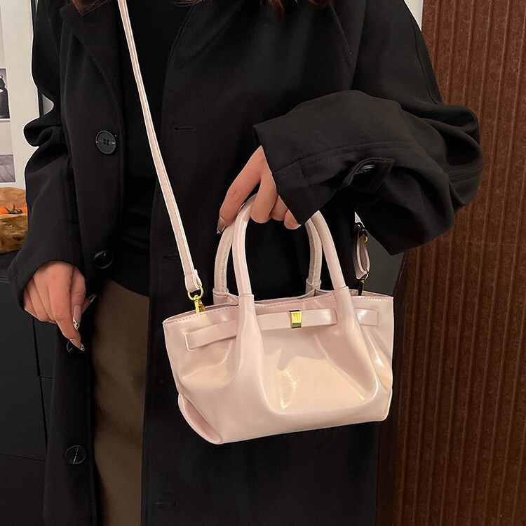 2025S Designer Women S Bag Crossbody Commuting Bag Female Niche Design Suede Spring Handbag Fashionable Single Shoulder Vegetable Basket Women S Bag