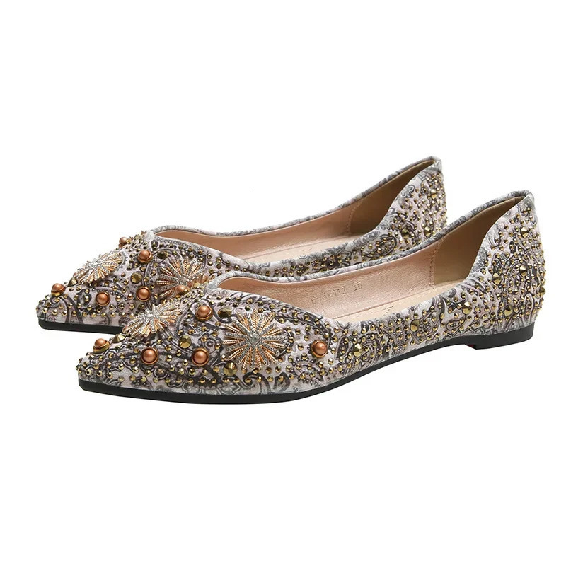 Pointed Toe Womens Flat Rhinestone Loafers Autumn Rivet Classic Womens Flat Shoes Womens Ballet Flat Soft Boat Shoes 250402