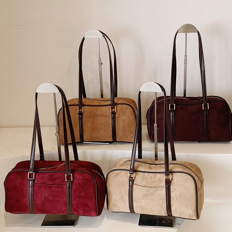 2025S Designer Women S Bag Autumn Shoulder For Women S Casual Versatile New Matte Large Capacity Commuting Boston Armpit Bag