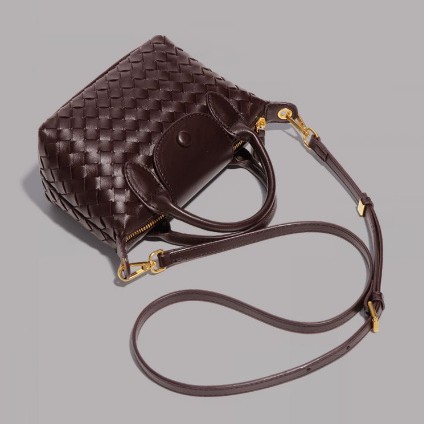 Chic Handcrafted Tote with Unique Design Durable Canvas Handbag for Everyday Use