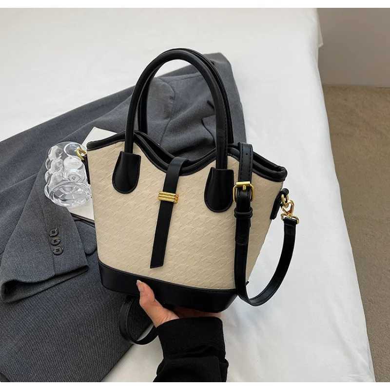 Luxury Genuine Leather Handbags for Ladies Tote and Crossbody Bag by Famous Designer Popular Classic Womens FashionW251106