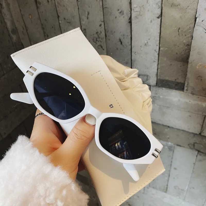 Womens Retro Oval Sunglasses Black Small Frame Fashion Brand Trendy Hot Points Sun Glasses Ladies Shades UV400 EyewearC250411