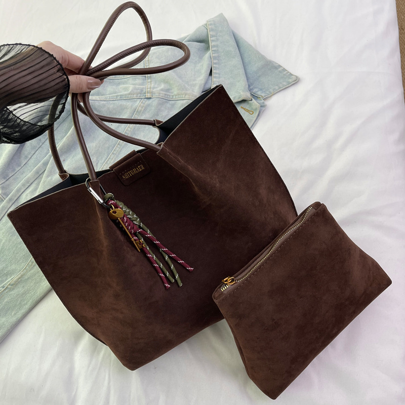 2025S Designer Women S Bag Commuting Large Capacity For Women New Autumn And Winter Women S Shoulder Temperament Trendy Hand Held Tote Bag