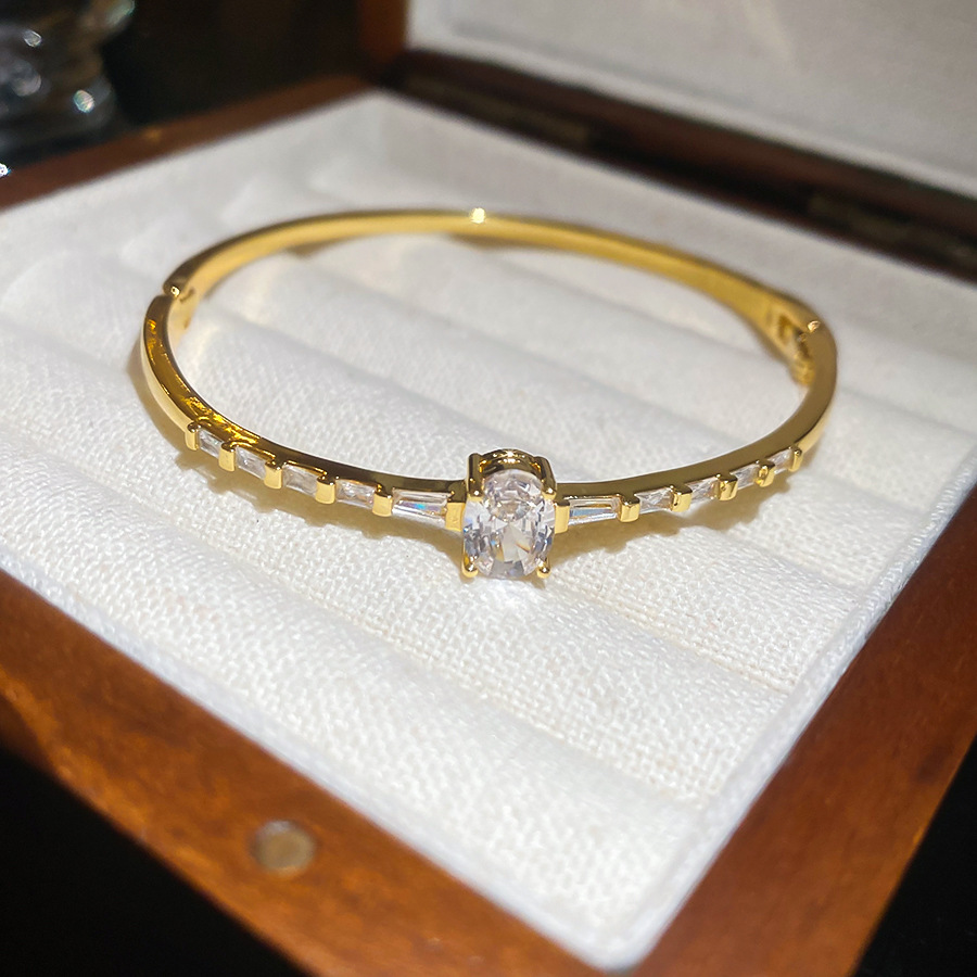 French Retro Super Shiny Zircon Geometric Oval Bracelet Fashionable Exquisite Versatile Bangle Light Luxury High-end Feel Jewelry - view 3