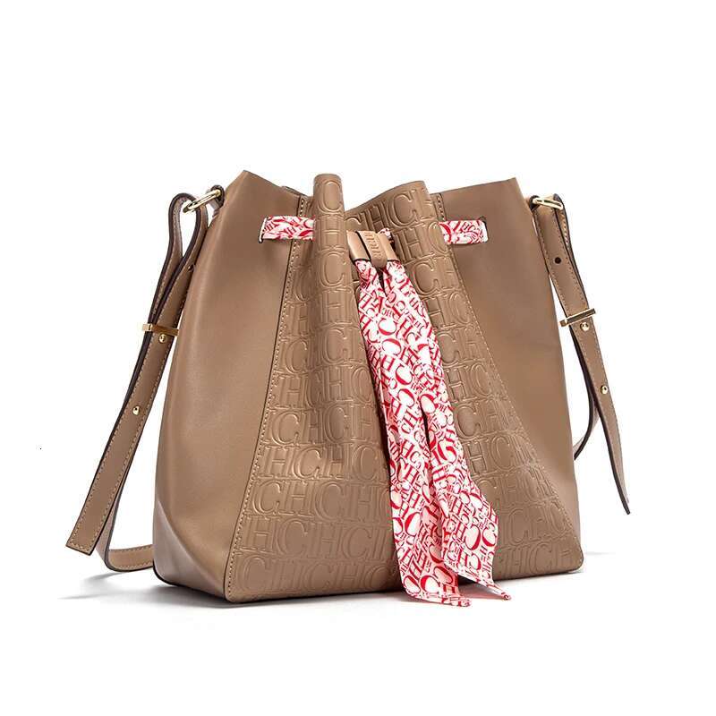 Drawstring Ribbon Buckle Shoulder Bagfashionable Classic New 2024 Women's Large Capacity Bucket Bag