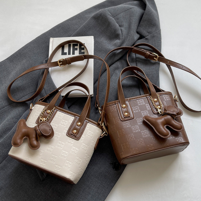 2025S Designer Women S Bag Premium Water Bucket Tote Bag For Women Autumn New Trendy Fashion Single Shoulder Crossbody Bag Niche Design Handbag