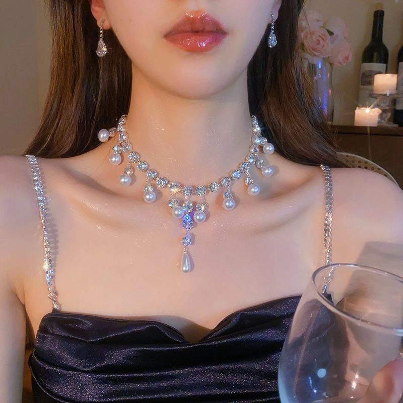 Fashionable Female Simulated Pearl Chain with Dazzling Drop Charms Suitable for Any Event