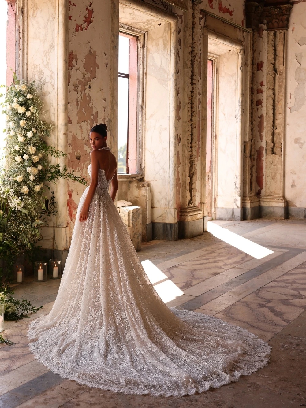 Elegant Appliques Wedding Dresses Strapless A-Line Bridal Gowns Sleeveless Backless Princess Sweep Train Customized Vestidos De Novia Plus Size