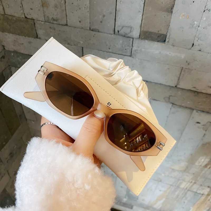 Womens Retro Oval Sunglasses Black Small Frame Fashion Brand Trendy Hot Points Sun Glasses Ladies Shades UV400 EyewearC250411