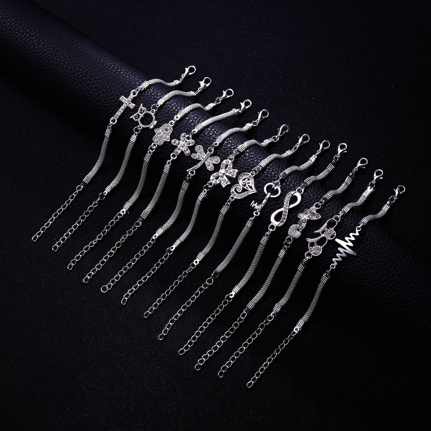 8-character lucky creative bracelet with multiple temperament and versatile styles, essential for gift giving