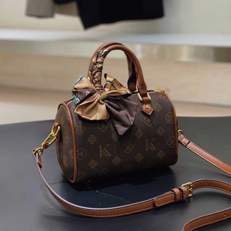 Womens Stylish Leather Tote Bag With Multiple Pockets - Famous Designer Shoulder Crossbody Bag For LadiesW251106