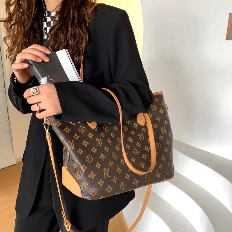 Durable Messenger Bag For Women Made Of Genuine Leather Popular Crossbody Design By Luxury Brand For Everyday CarryW251106