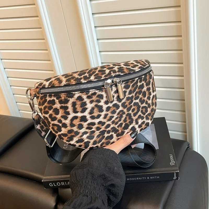 High End Designer Paris Style Crossbody Bag For Women With Elegant Leather And Fashionable LookW251107