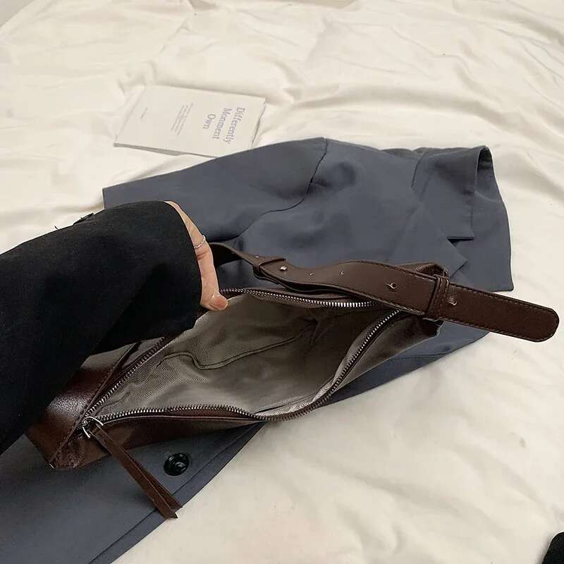 LEFTSIDE Retro Small Leather Underarm Crossbody Bags For Women 2024 Winter Y2k Female Hobo Fashion Shoulder Bag Handbags