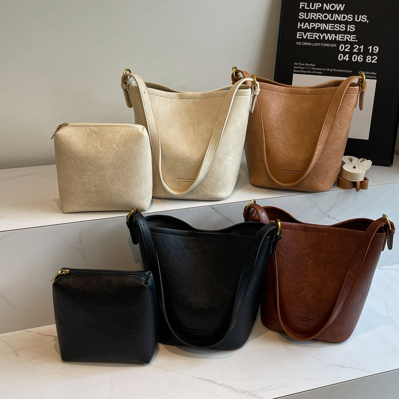 2025S Designer Women S Bag Bucket For Female Niche Autumn New Trend Shoulder Commuting Large Capacity Crossbody Bag